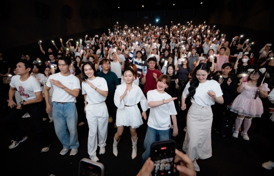 Sao nhí Thái Lan 'cân kèo' dàn cast Việt trong màn dance battle cực căng tại cinetour 'Phí Phông: Quỷ máu rừng thiêng'