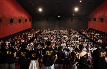 Cinetour của 'Heo năm móng': Khán giả lấp kín rạp, có luôn 'nhân chứng sống' đã gặp heo 5 móng