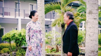 Diễn viên Hoàng Trinh gây xúc động với chuyện tình 50 năm trong 'Chiếc ví'