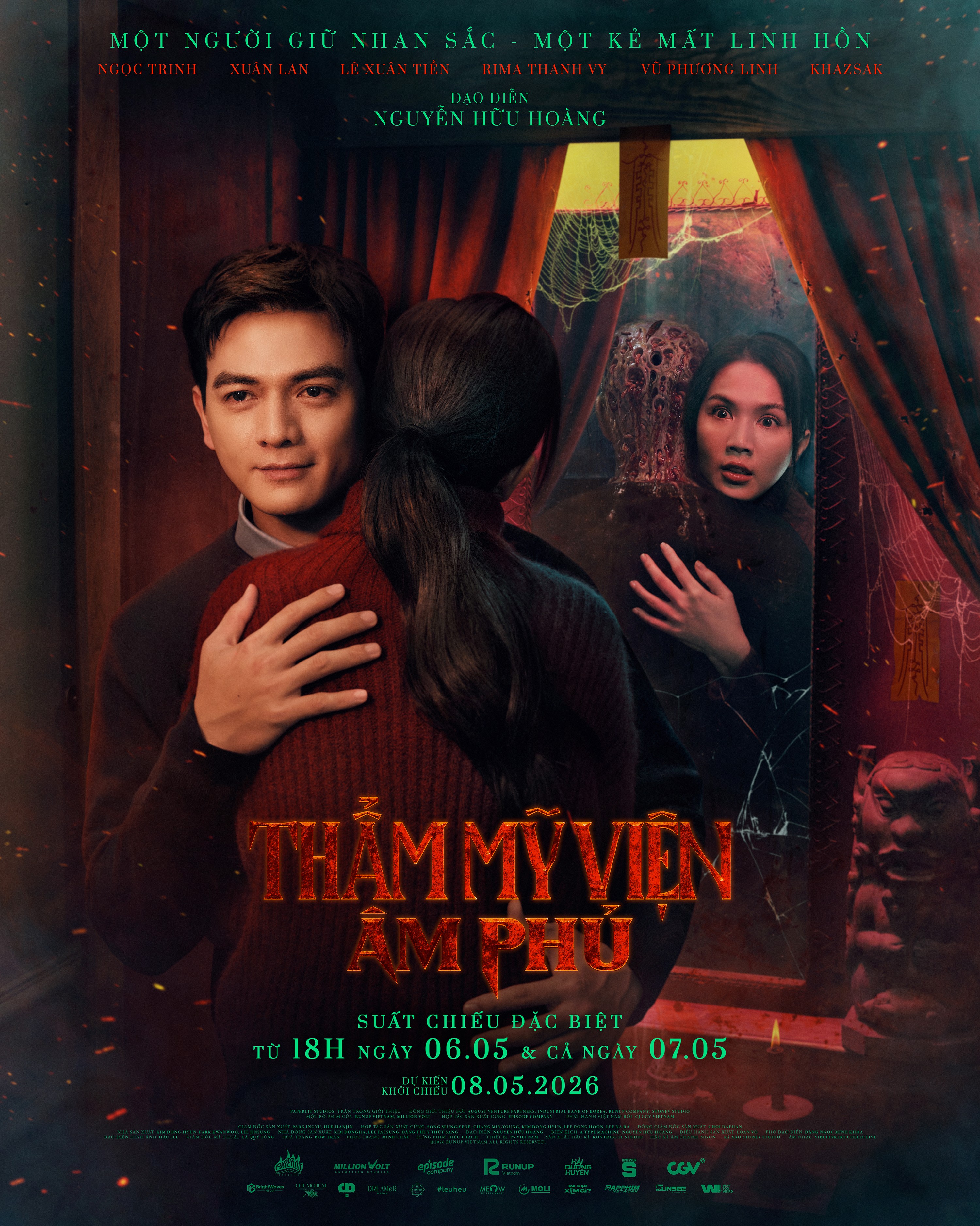 Lê Xuân Tiền vào vai chồng sắp cưới của Ngọc Trinh khổ vì cảnh hôn dưới mưa trong 'Thẩm mỹ viện âm phủ'