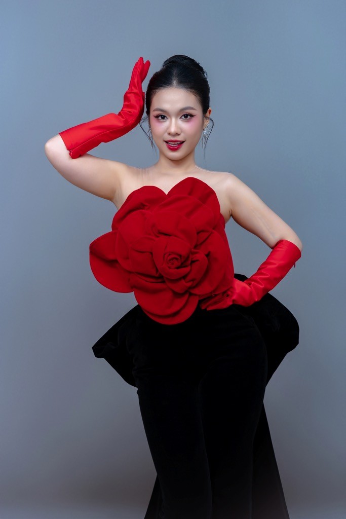 Từ làm văn phòng đến Quán quân: Trần Thủy Tiên viết lại giấc mơ âm nhạc tại 'Tỏa sáng sao đôi 2026'