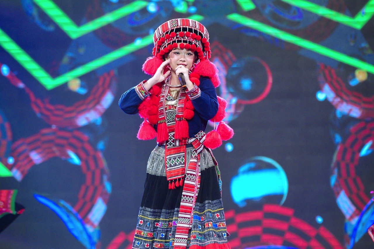 Từ làm văn phòng đến Quán quân: Trần Thủy Tiên viết lại giấc mơ âm nhạc tại 'Tỏa sáng sao đôi 2026'