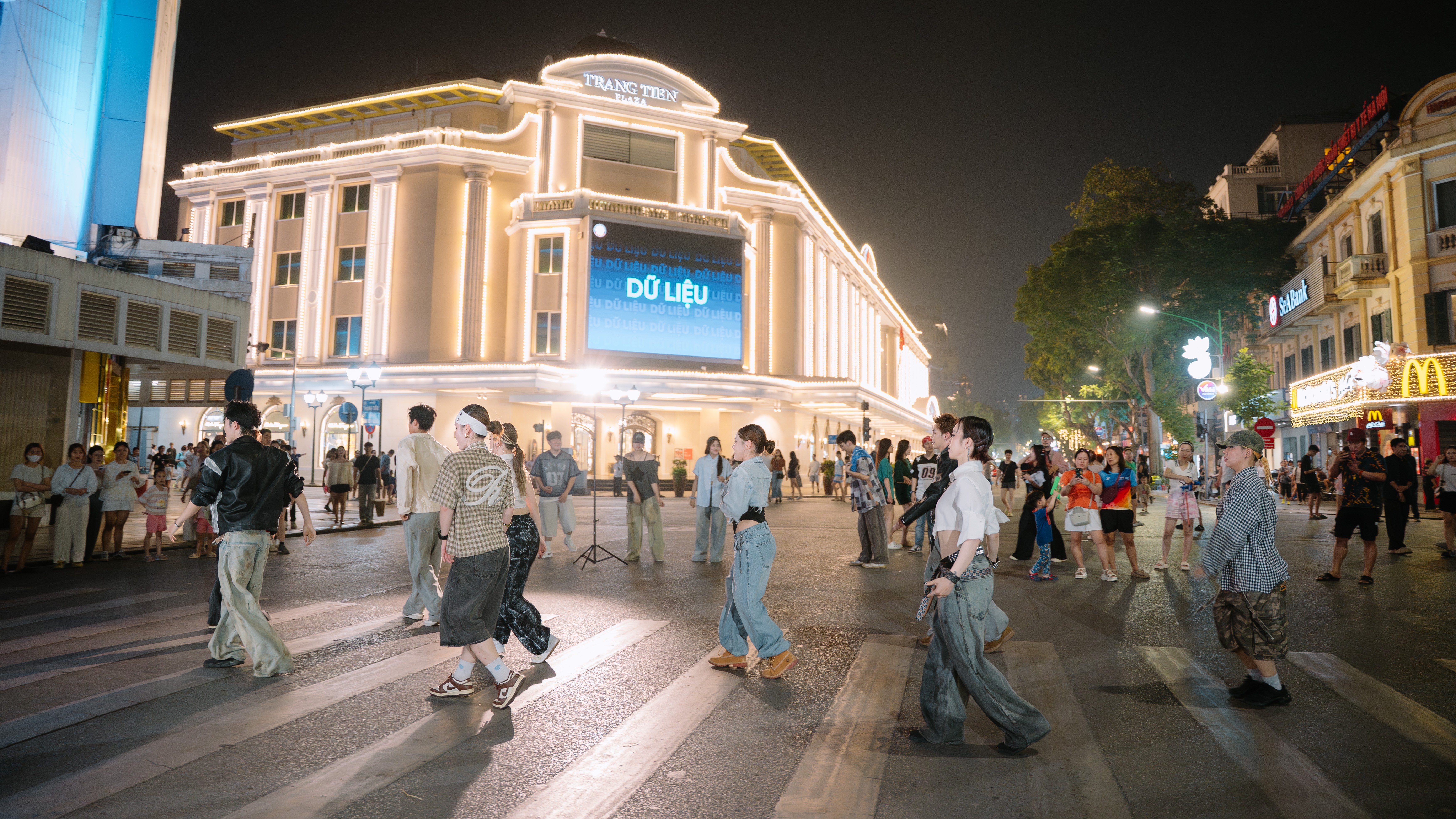 Việt Nam góp mặt trong chiến dịch toàn cầu: Song Linh và Fed Crew tham gia 'Don't walk, Moonwalk' của phim tiểu sử số 1 phòng vé thế giới 'Michael'