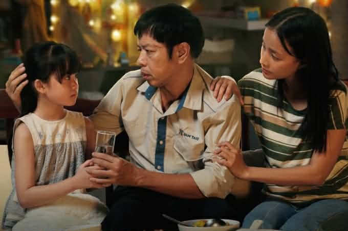 (Review) 'Anh Hùng': Câu chuyện gia đình cảm xúc nhưng vụt mất cao trào