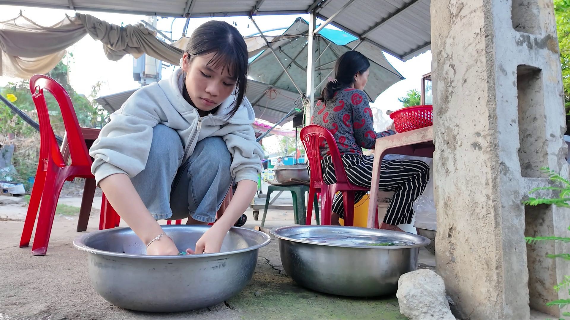 'Mái ấm gia đình Việt': Cris Phan – Mai Quỳnh Anh lăn xả thử thách, cùng Thái Vũ và khán giả trao hơn 250 triệu đồng cho trẻ mồ côi