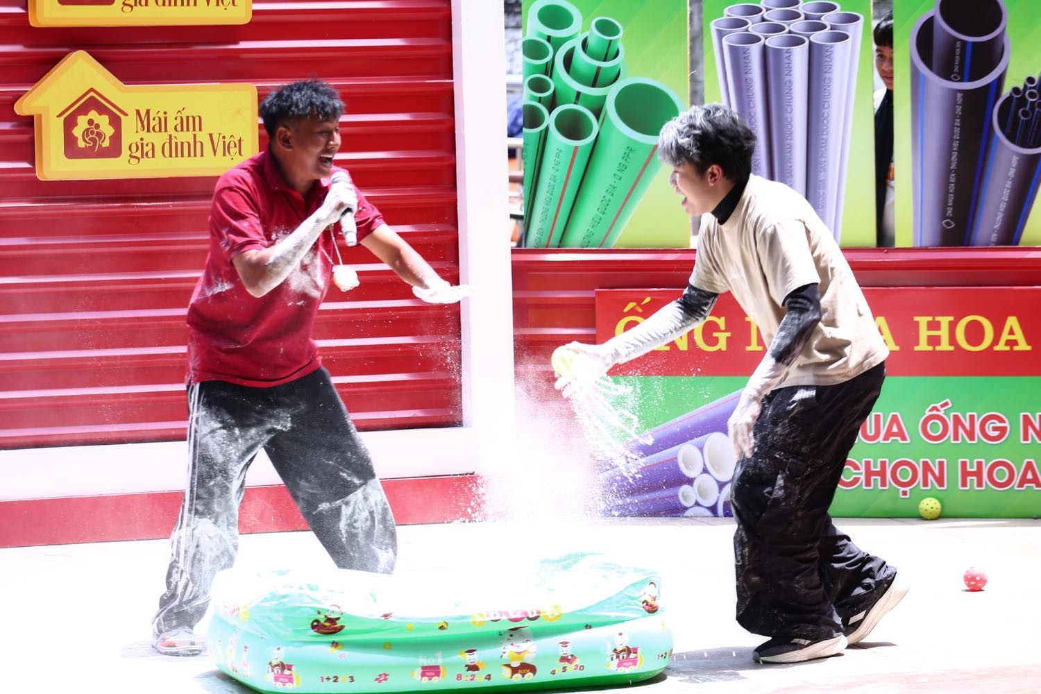 'Mái ấm gia đình Việt': Cris Phan – Mai Quỳnh Anh lăn xả thử thách, cùng Thái Vũ và khán giả trao hơn 250 triệu đồng cho trẻ mồ côi