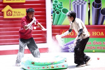 'Mái ấm gia đình Việt': Cris Phan – Mai Quỳnh Anh lăn xả thử thách, cùng Thái Vũ và khán giả trao hơn 250 triệu đồng cho trẻ mồ côi