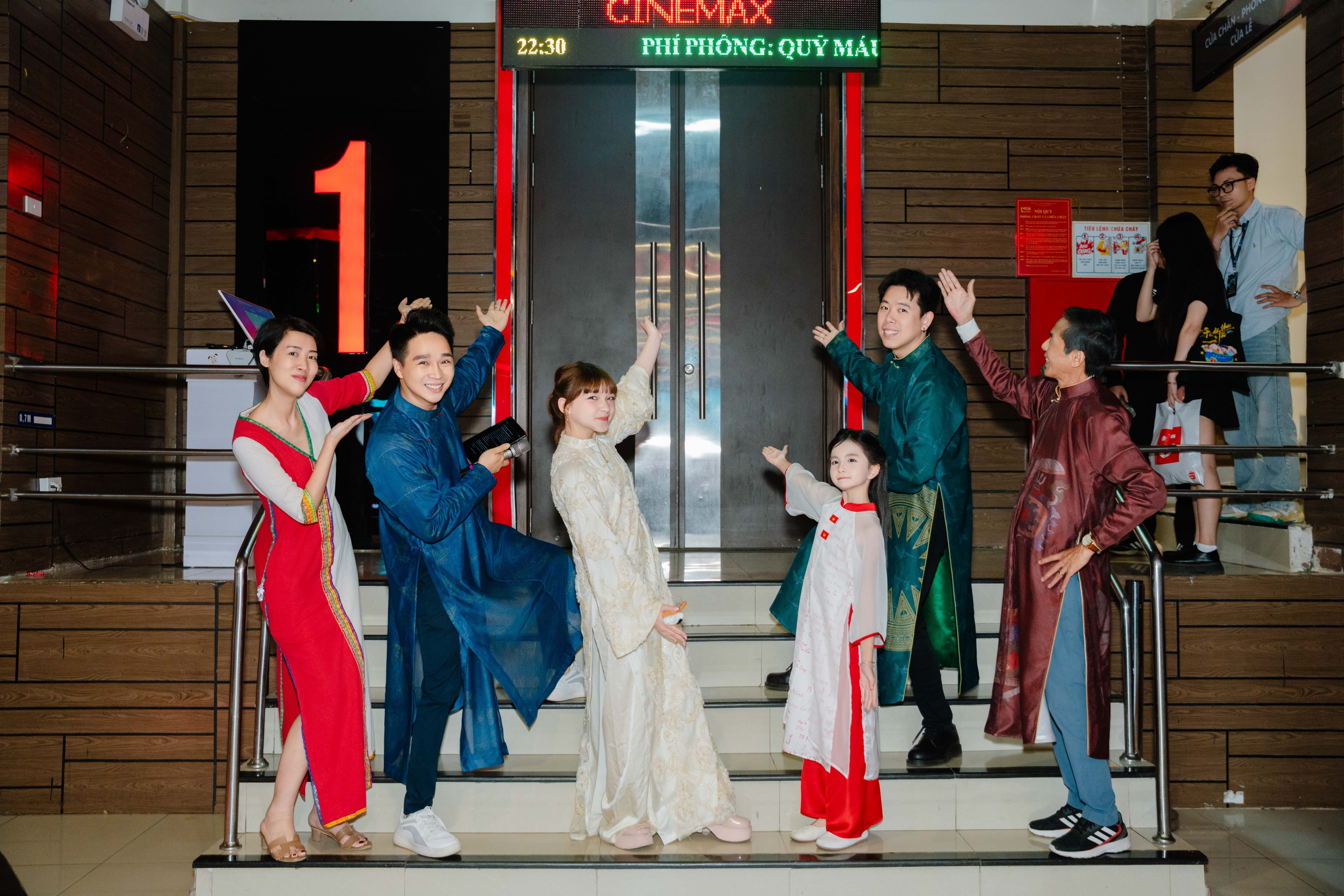 Đoàn phim 'quậy nhất' dịp lễ 30/4 gọi tên 'Phí Phông: Quỷ máu rừng thiêng', hết dance battle tưng bừng đến hóa trang nghề nghiệp lầy lội