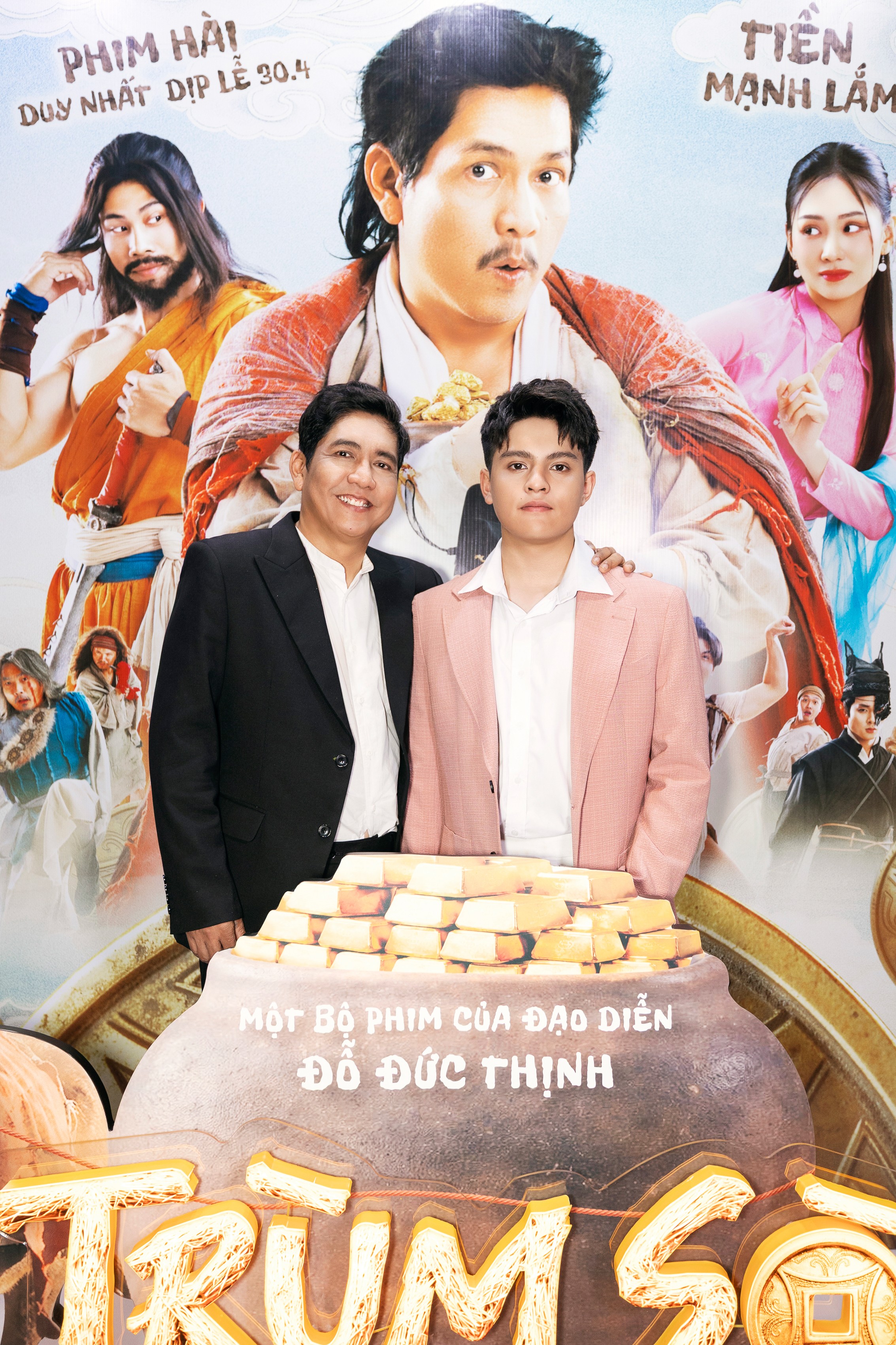 Thanh Thúy mang nguyên tạo hình cổ trang đi cinetour, trực tiếp livestream để 'đối thoại' cùng khán giả