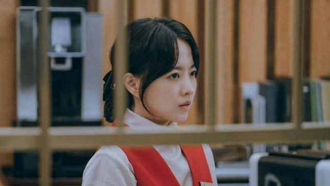 Phim 19+ của Park Bo Young vượt mặt 'Perfect Crown' sau một ngày phát hành