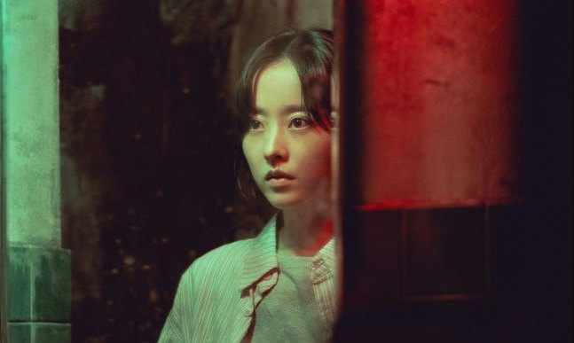 Phim 19+ của Park Bo Young vượt mặt 'Perfect Crown' sau một ngày phát hành