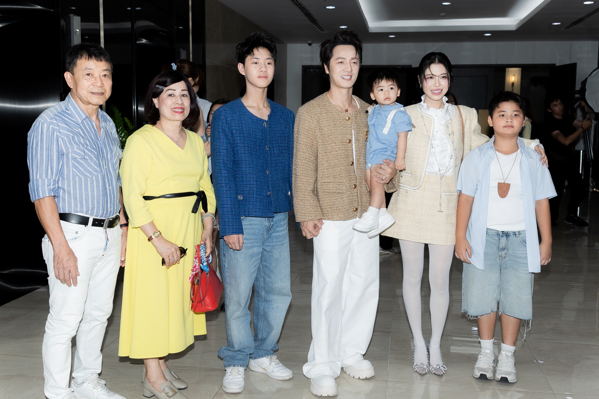 Vợ chồng Đăng Khôi - Thủy Anh liên tục thể hiện yêu thương dù đang tham gia sự kiện