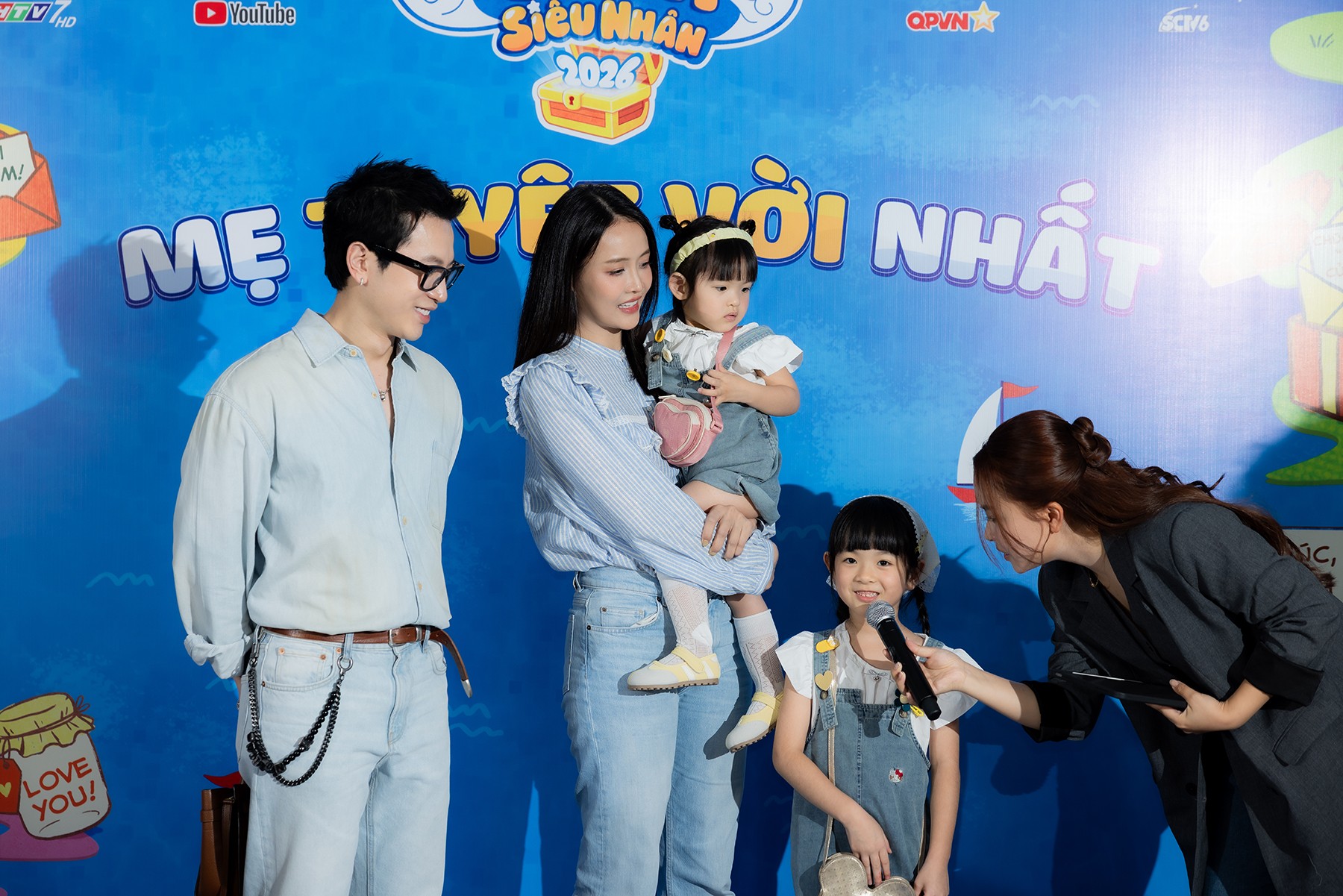 Vợ chồng Đăng Khôi - Thủy Anh liên tục thể hiện yêu thương dù đang tham gia sự kiện