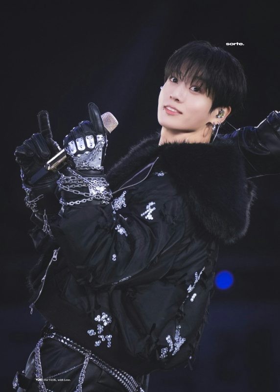Jungkook (BTS) là ngôi sao K-Pop đầu tiên xuất hiện trong sách giáo khoa Mỹ
