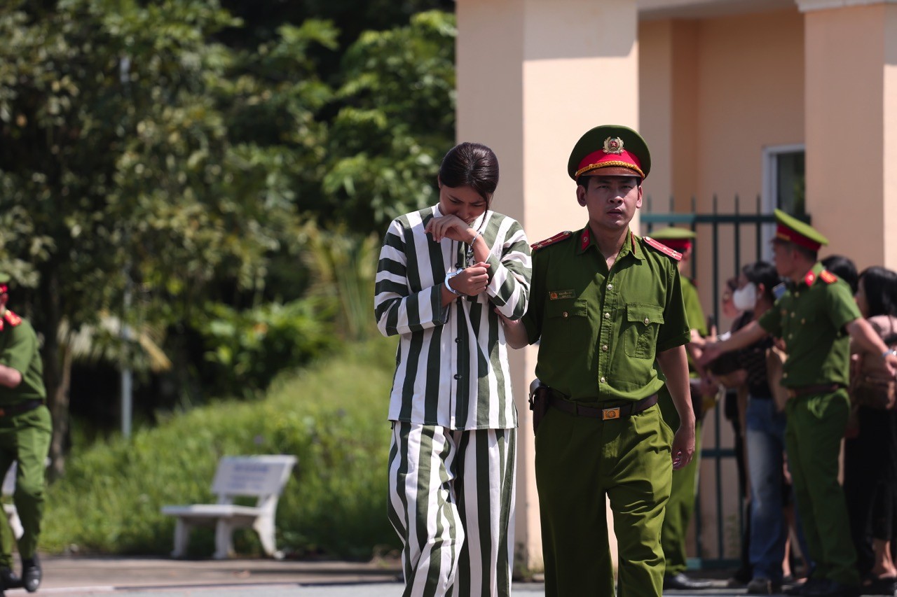 Thân Thúy Hà 'ngã ngựa', Trần Phong trả giá, cái kết 'Người thừa kế không danh phận' khiến khán giả rơi nước mắt