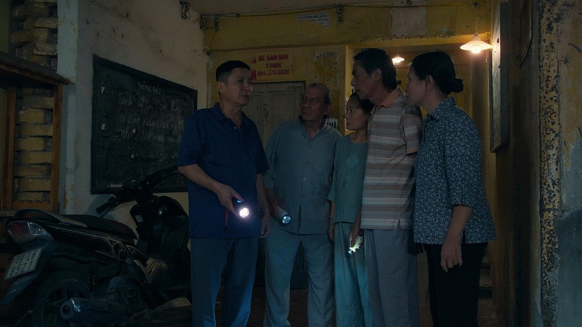 'Dưới ô cửa sáng đèn': Khi những khu tập thể cũ Hà Nội sắp đến ngày giải tỏa lên phim