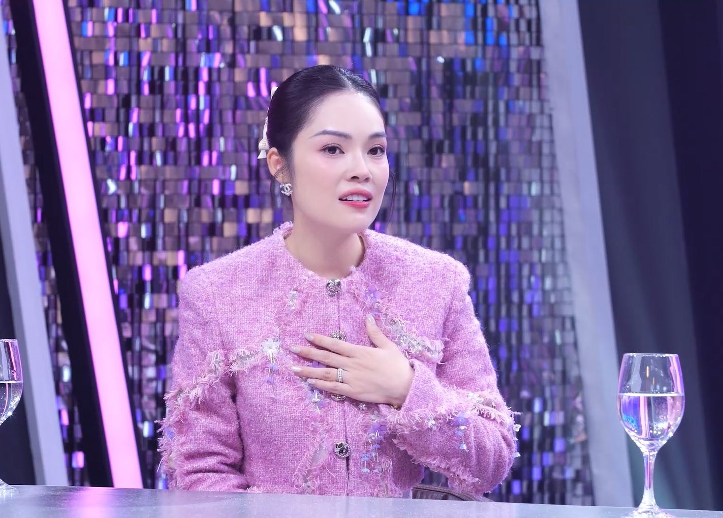 'Chị em gỡ rối': Con trai 10 tuổi của Dương Cẩm Lynh dọa bỏ nhà đi vì mẹ bắt học nhiều