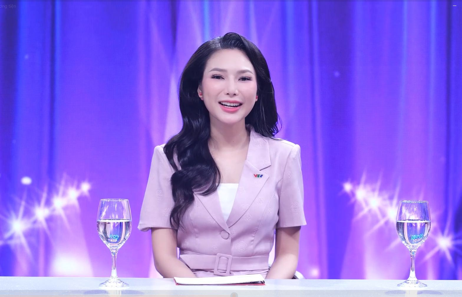 'Chị em gỡ rối': Con trai 10 tuổi của Dương Cẩm Lynh dọa bỏ nhà đi vì mẹ bắt học nhiều
