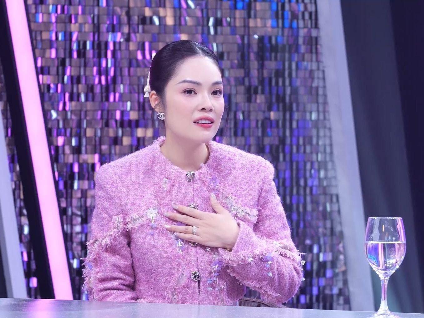 'Chị em gỡ rối': Con trai 10 tuổi của Dương Cẩm Lynh dọa bỏ nhà đi vì mẹ bắt học nhiều