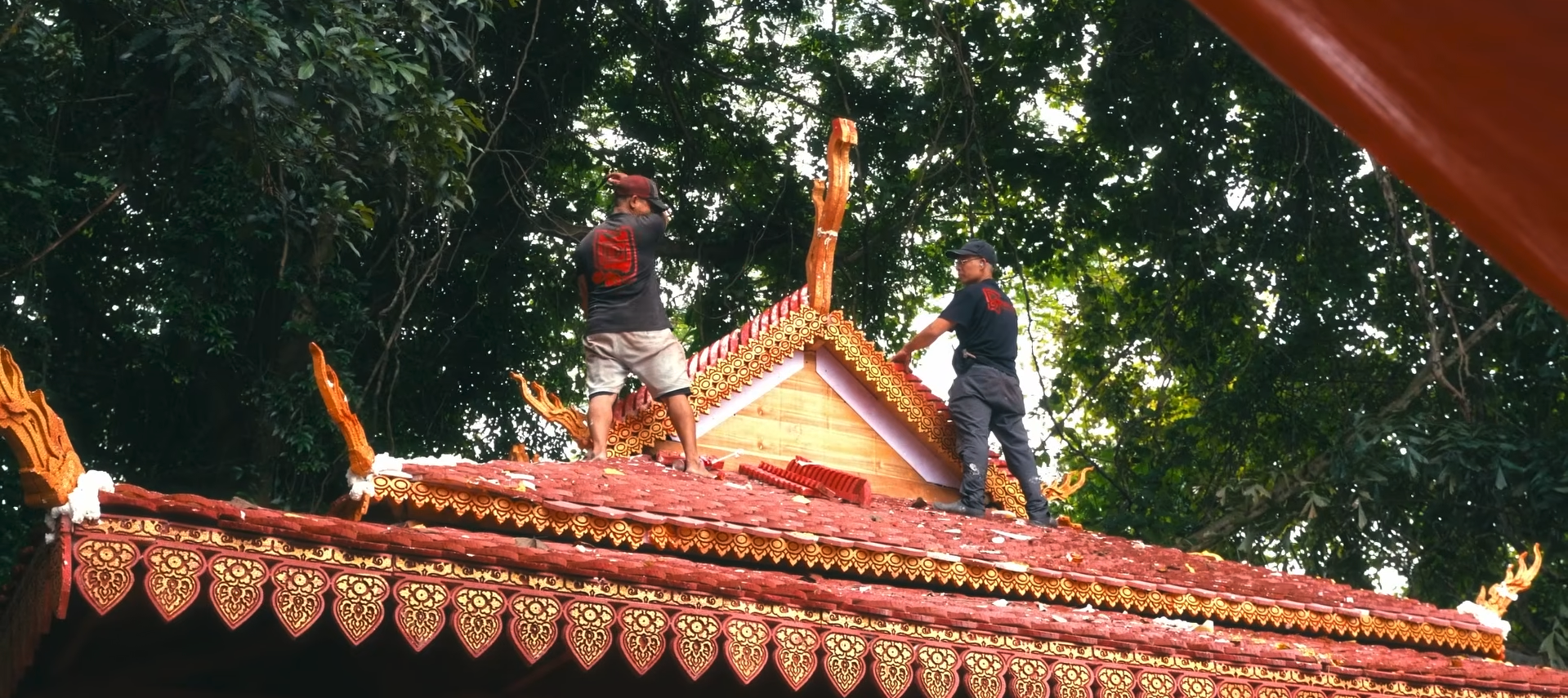 'Heo năm móng' cán mốc 100 tỷ, hé lộ hậu trường bí mật 'chấn động' về Miếu Ông Tà