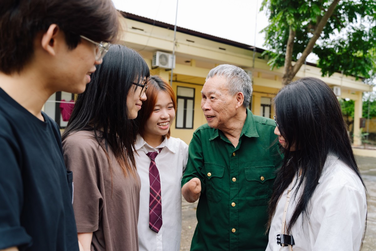 Trưng bày 'Chuyện thời bình' mở ra không gian kết nối ký ức với thế hệ trẻ