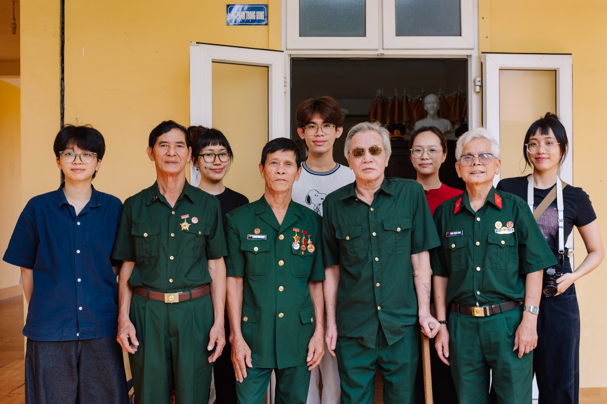 Trưng bày 'Chuyện thời bình' mở ra không gian kết nối ký ức với thế hệ trẻ