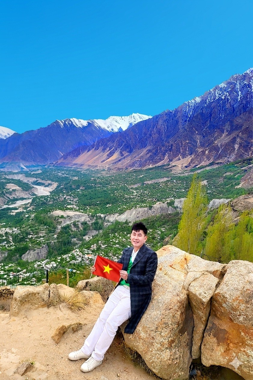 Ca sĩ – Blogger Đoan Trường lãng du giữa mùa xuân cổ tích ở Pakistan