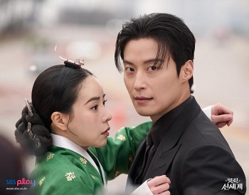 Phim mới của Lim Ji Yeon leo Top 1 Netflix, nhận 'cơn mưa lời khen'