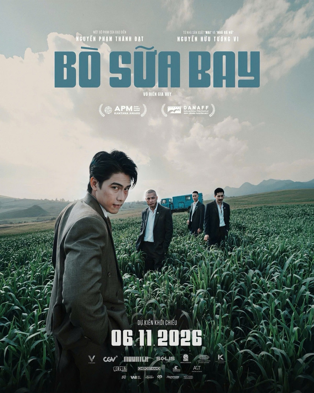Võ Điền Gia Huy tiếp tục 'đốt mắt' fan bằng visual bad boy trong 'Bò sữa bay'