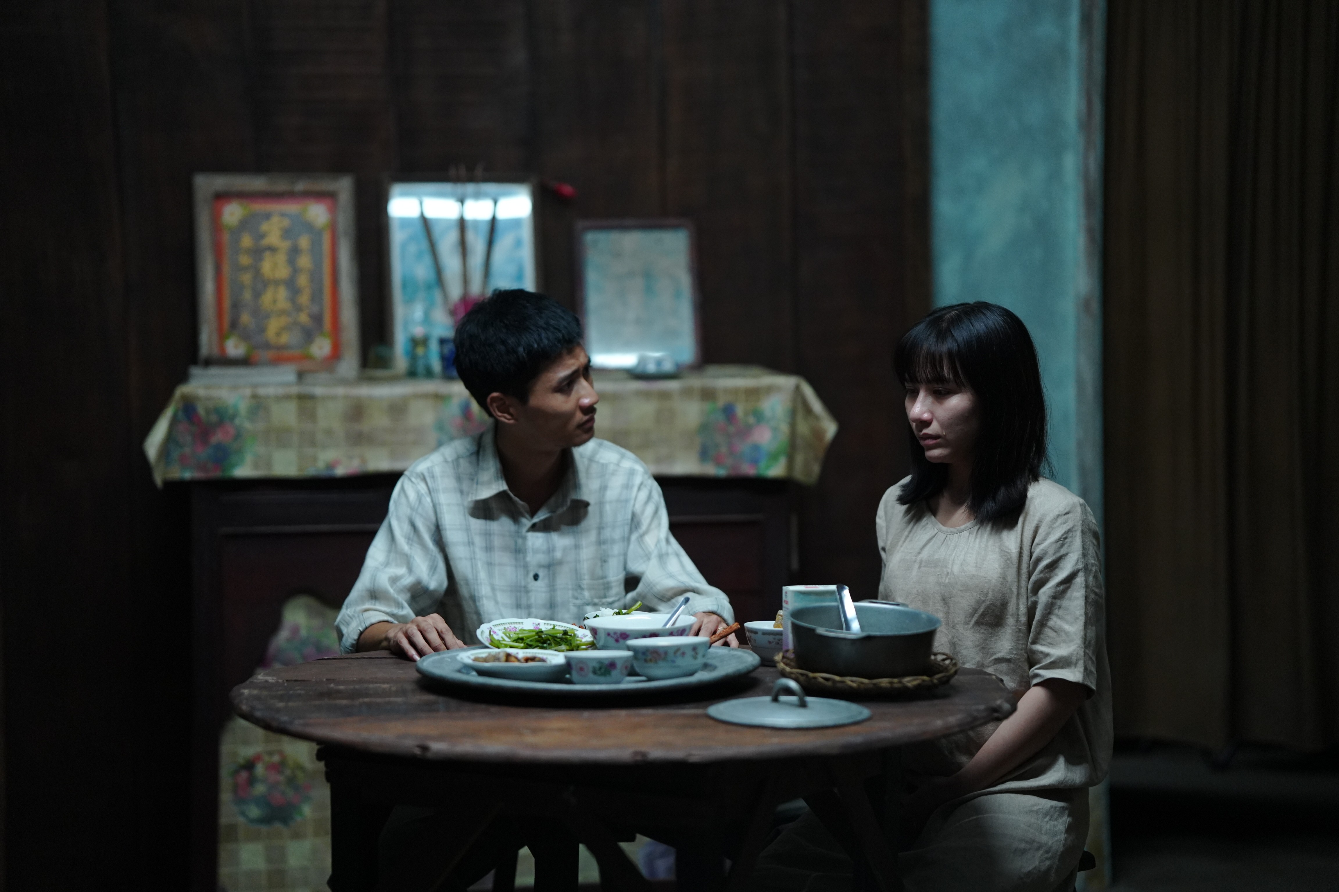 Trailer 'Ma Xó' gây sốc với những thủ ấn bí truyền và cảnh đào huyệt