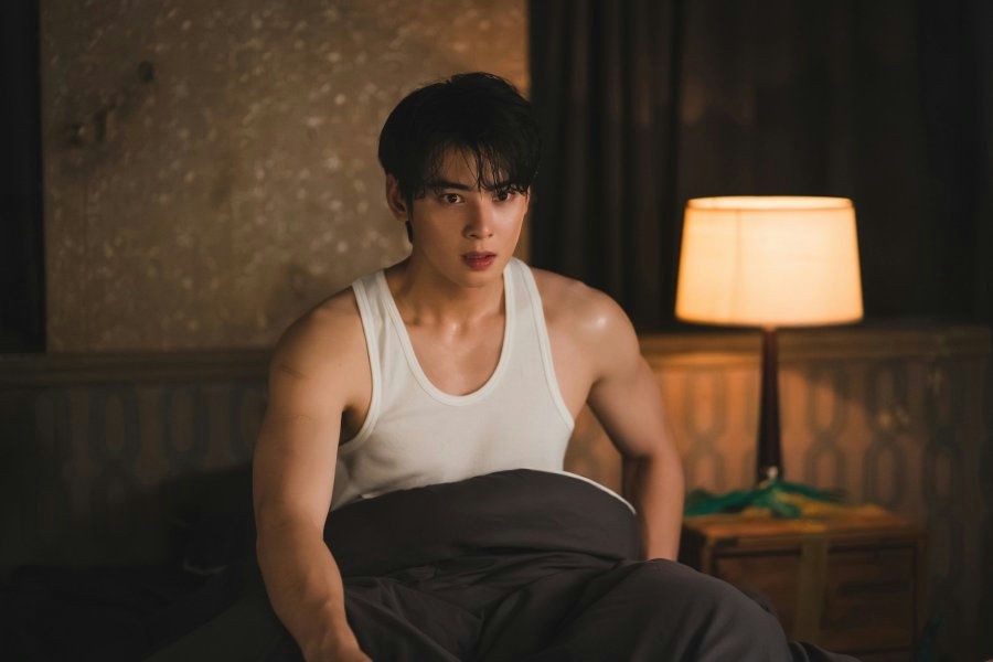 Cha Eun Woo vướng scandal động trời vẫn nguyên cảnh trong phim mới