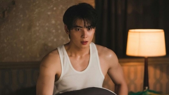 Cha Eun Woo vướng scandal động trời vẫn nguyên cảnh trong phim mới