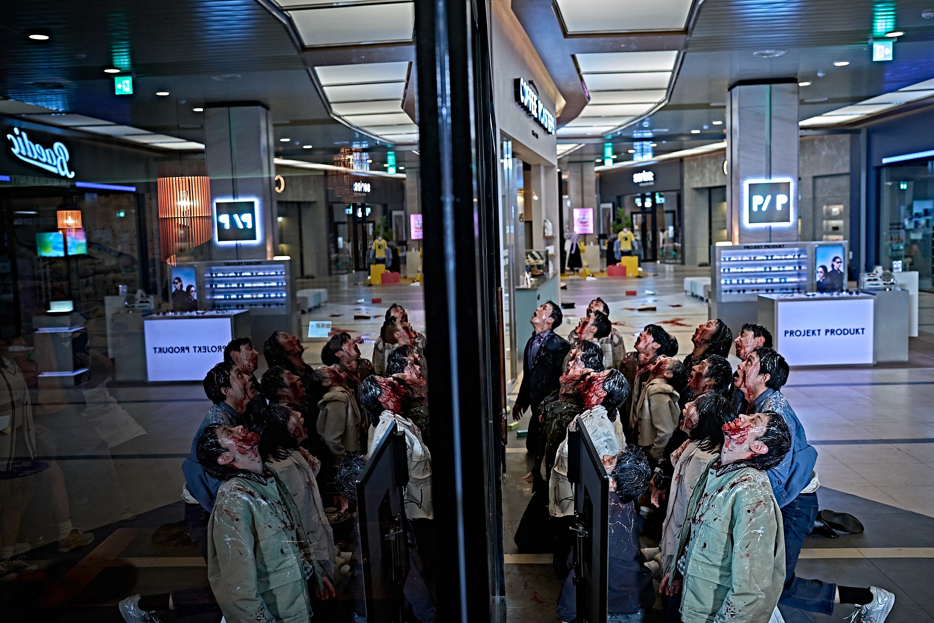 'Colony': Bom tấn sinh tồn gây sốt toàn cầu của Yeon Sang Ho chưa ra mắt đã bán trước bản quyền tới hơn 100 quốc gia