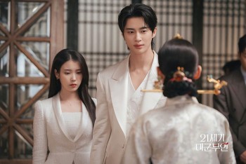 Bom tấn truyền hình của IU và Byun Woo Seok lại bị chế giễu