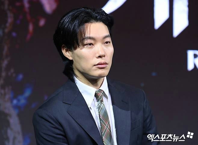 Ryu Jun Yeol bất ngờ nhắc tên Han So Hee tại Cannes