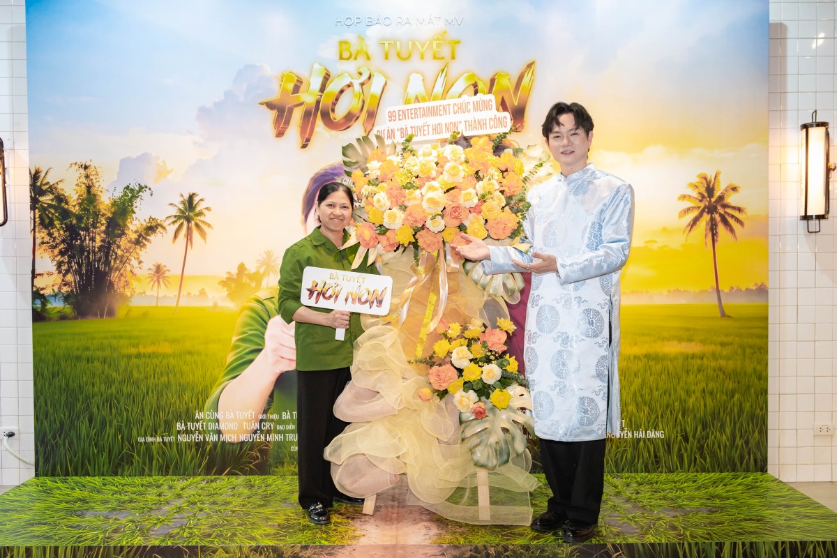 Từ 'Bắc Bling' đến 'Bà Tuyết hơi non': Tuấn Cry bắt tay bà Tuyết viết tiếp câu chuyện ẩm thực bằng âm nhạc