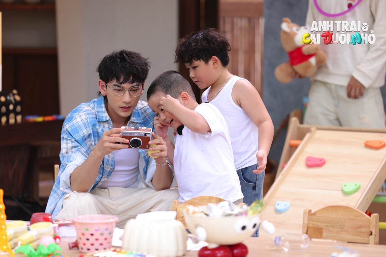 'Anh trai và cái đuôi nhỏ' tung dàn 'sao nhí' cực dễ thương