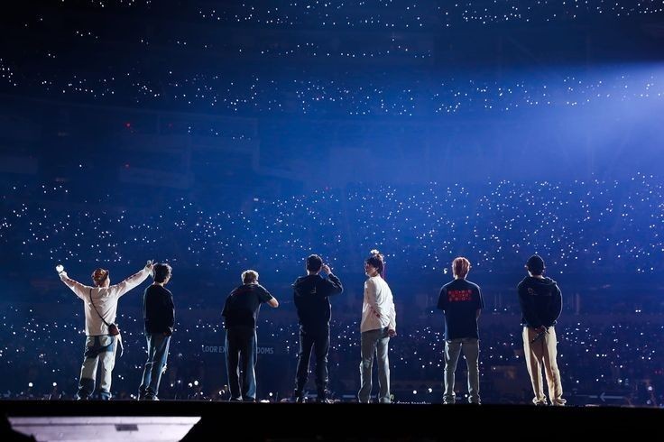 BTS trở thành nhóm nhạc Châu Á duy nhất được vinh danh thành 'Biểu tượng kỉ lục thế giới'.