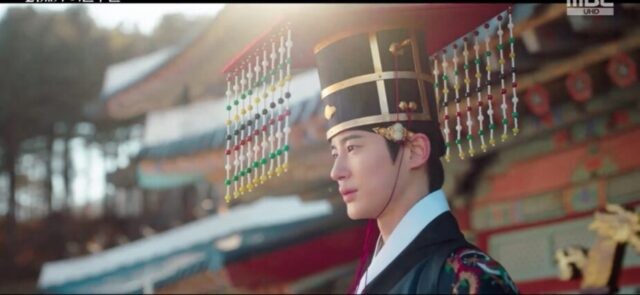 Netizen kêu gọi tẩy chay 'Perfect Crown' hậu tranh cãi