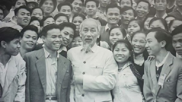 Vận dụng tư tưởng Hồ Chí Minh về 'Đoàn kết, đoàn kết, đại đoàn kết' trong giai đoạn phát triển mới của đất nước