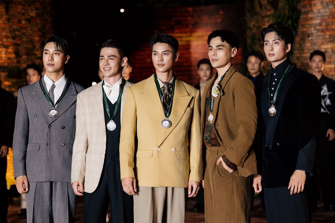 Dàn thí sinh 'Hoa hậu & Nam vương du lịch Việt Nam 2026' khoe kỹ năng catwalk cùng loạt Hoa - Á hậu