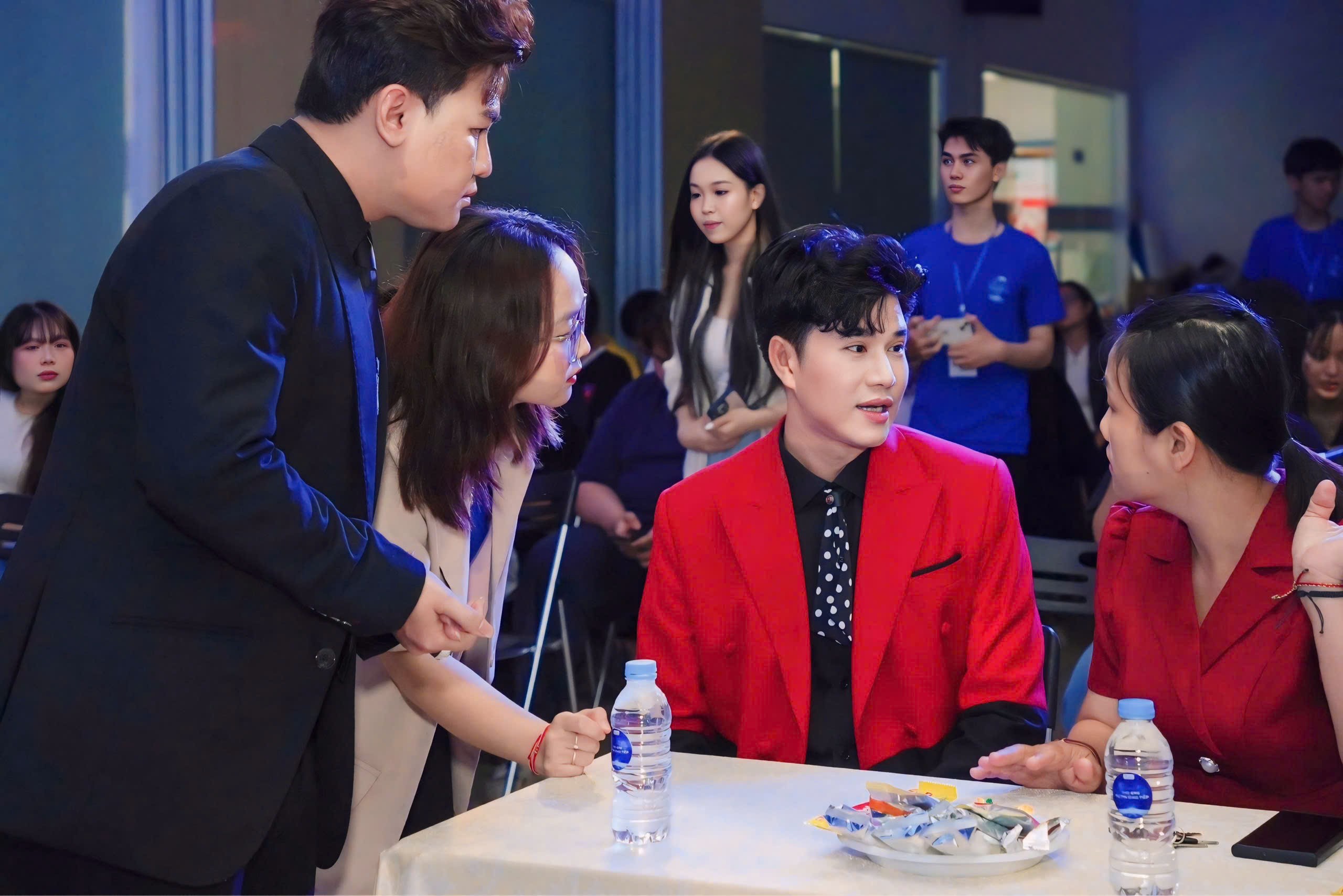 Những bước chân dị cảm và trái tim đa cảm trên hành trình truyền lửa của MC Vũ Mạnh Cường