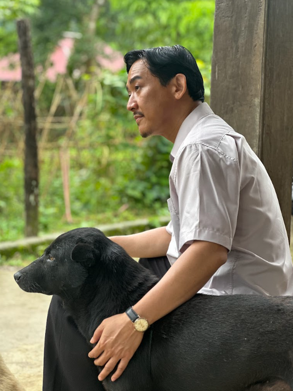 Hứa Vĩ Văn trổ tài lái xe lam trong phim ‘Tận hiến’