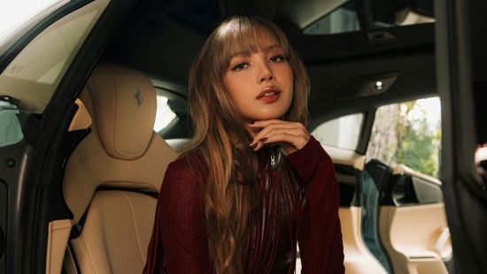Lisa (BlackPink) thống trị toàn cầu, làm dấy lên tranh luận về việc 'đi cửa sau'