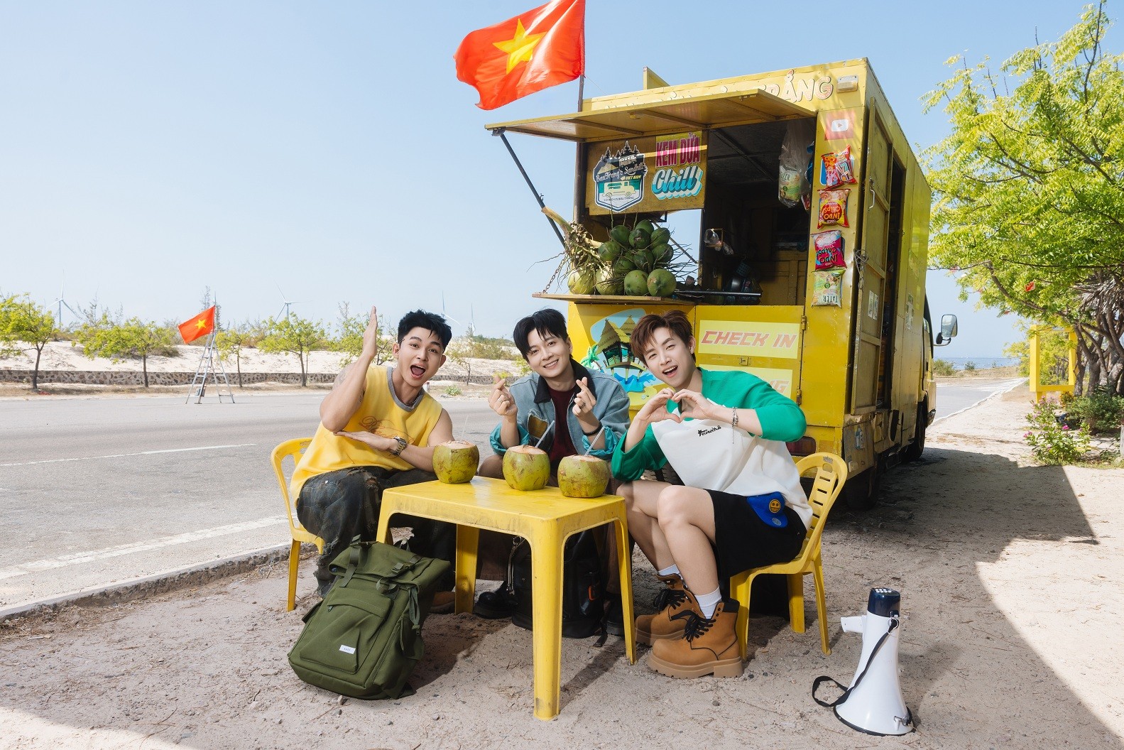 Ngô Kiến Huy tái hợp Jun Phạm sau 7 năm, 'rủ' CongB tham gia MV 'Xiêu lòng Việt Nam'