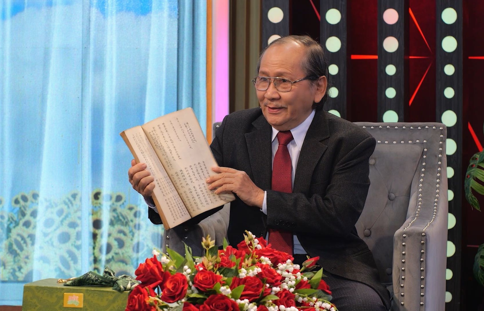 'Đời rất đẹp': Công trình 10 năm ròng rã về Cao Bá Quát và sứ mệnh giữ hồn cốt ngôn ngữ Việt