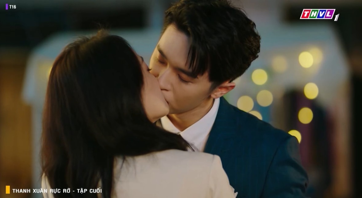 'Thanh xuân rực rỡ' tập cuối: Tú Anh mong cháu gái sớm kết hôn, Ỷ Mộng nghẹn ngào nhìn lại tuổi thơ bên bà