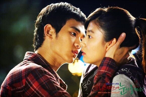 Tranh cãi leo thang, Kim Soo Hyun bị 'đào' lại loạt tương tác với trẻ vị thành niên