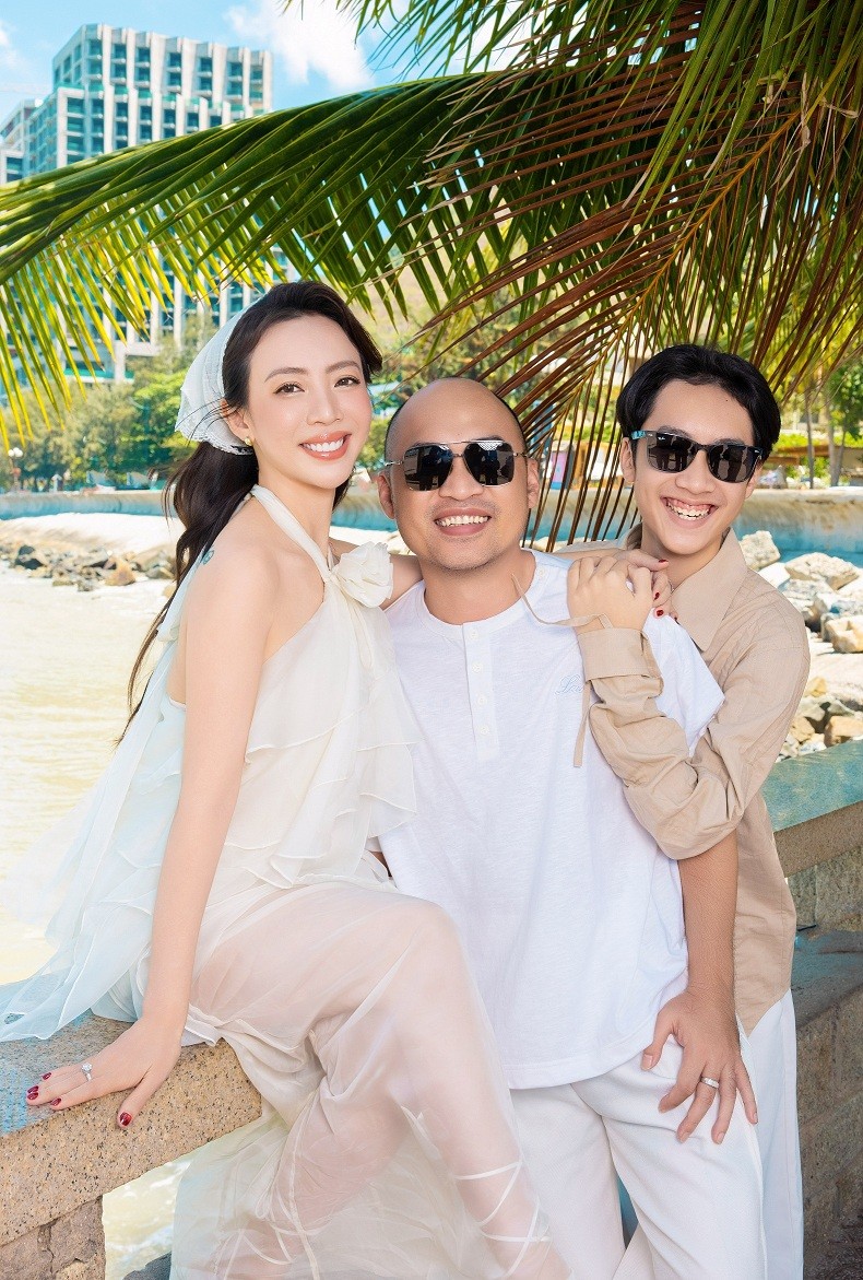 Thu Trang và Tiến Luật đón sinh nhật cho con trai 14 tuổi, cao gần 1,8m