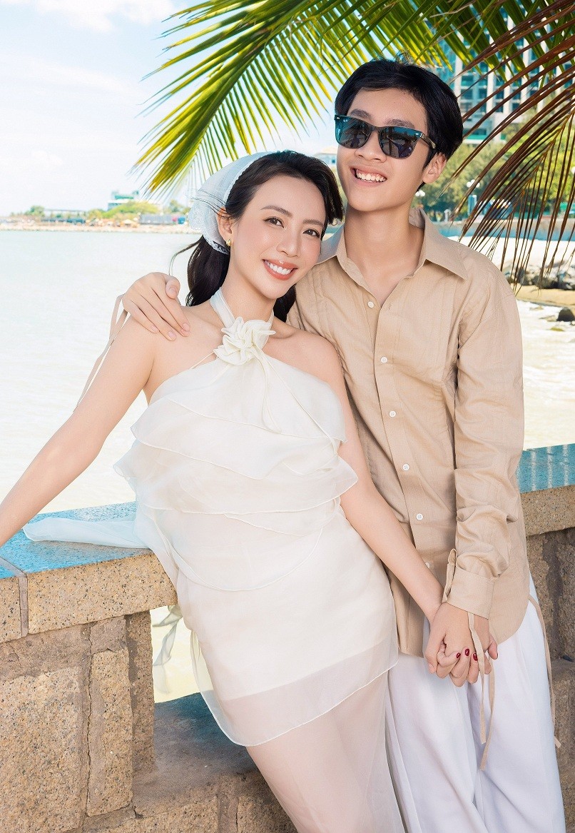 Thu Trang và Tiến Luật đón sinh nhật cho con trai 14 tuổi, cao gần 1,8m